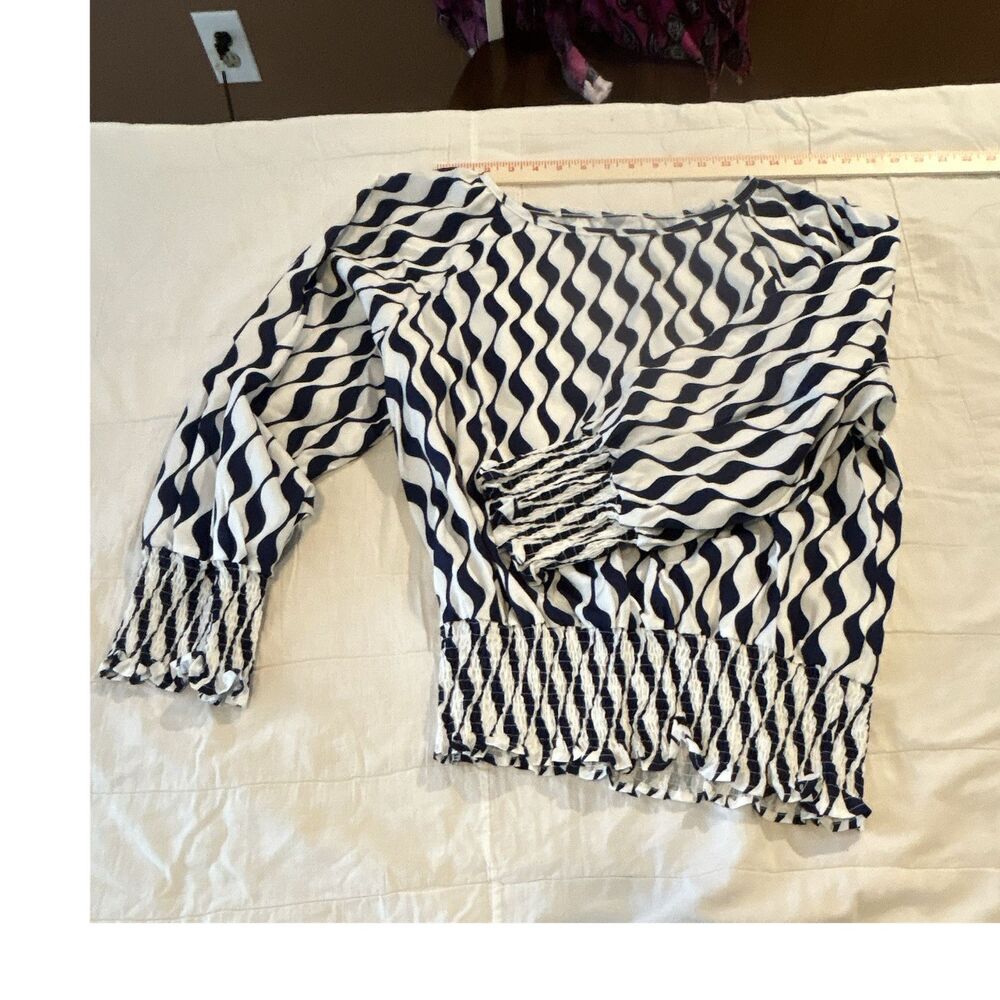 Women's Navy/White Abstract Wavy Print Smocked Hem 3/4 Sleeve Pullover L